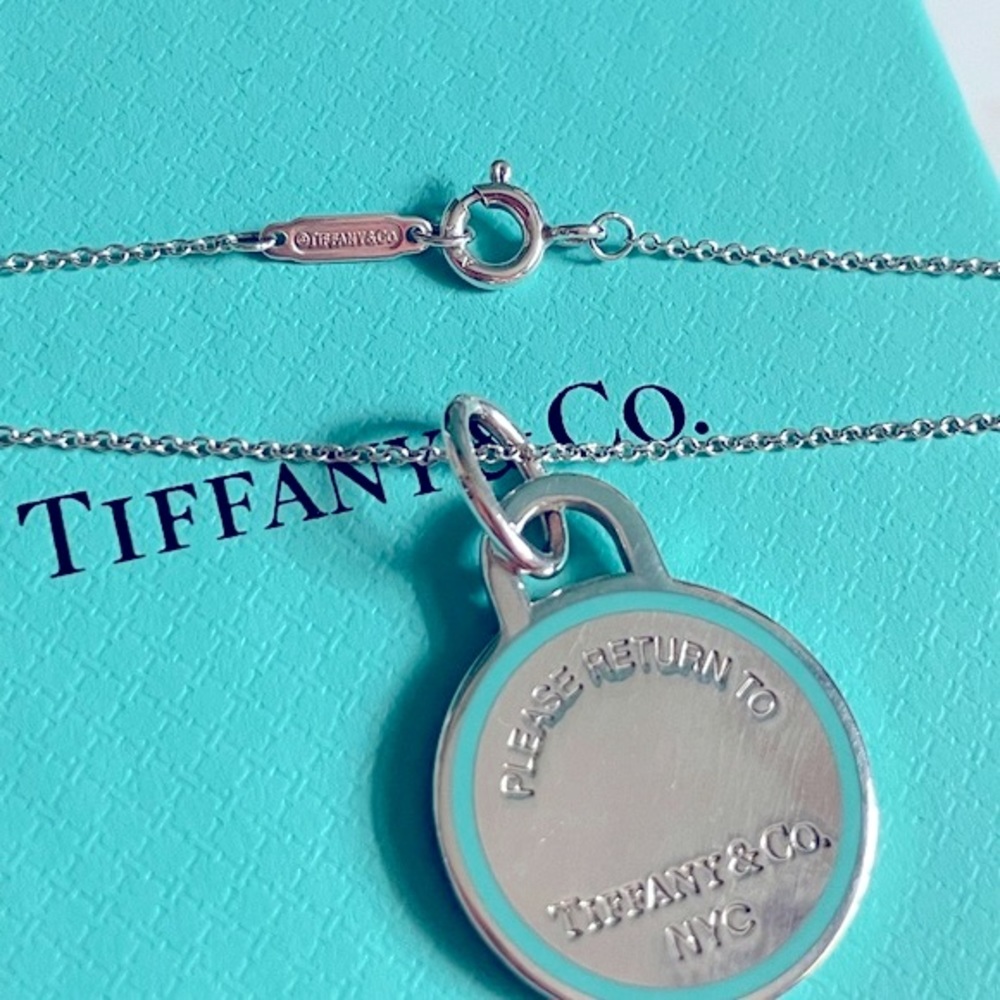 ❗️SOLD❗️Tiffany & Co. blue enamel round tag necklace - Picture 4 of 5